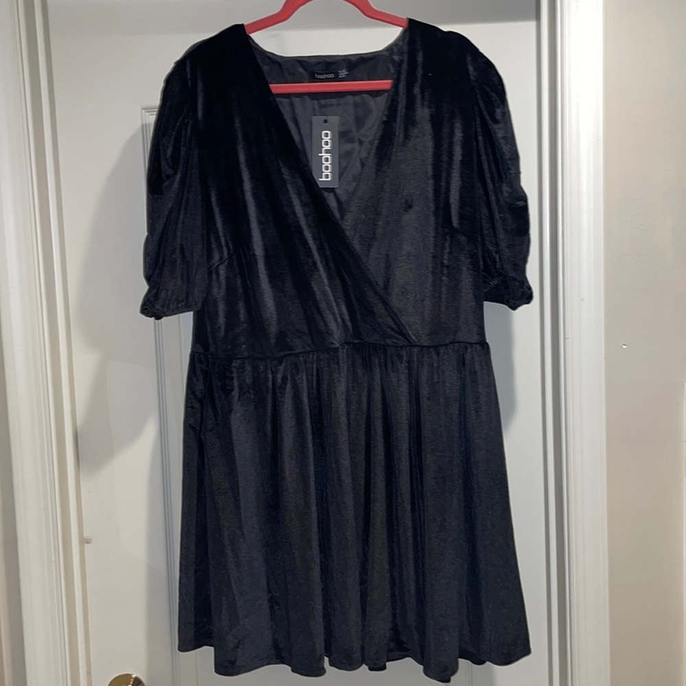 Boohoo size 18 short-sleeve black velvet dress